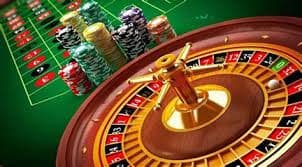 slot hack Mobile APP ဖြင့် Slots ဂိမ်း spin လှည့်နေသည့် မြန်မာ ကစားသမား Wave Money AYA Pay ငွေပေးချေမှု မြင်ကွင်း